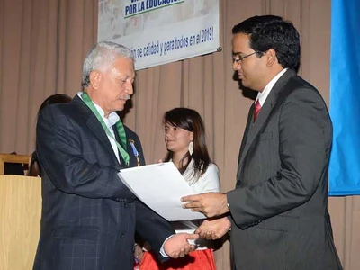 Docente de institución educativa de Cali, el primero entre 1.700 maestros del Valle del Cauca
