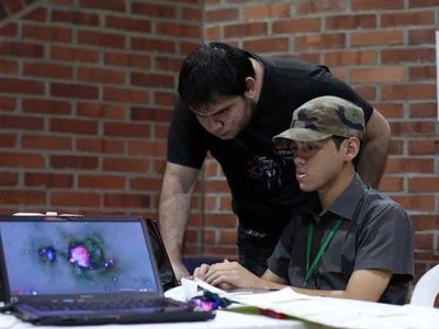 Jóvenes ‘hackers’ se trasnocharon, pensando en una Cali mejor