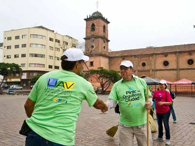 Caleños participó este sábado en jornada de embellecimiento en el centro histórico y en el oeste