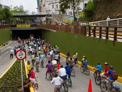 Orgullosos, los caleños recorrieron el túnel de la Av. Colombia y el Bulevar en la Ciclovida