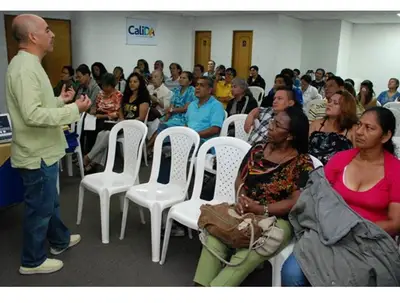 Artista mexicano explicó estrategias de mercado a artesanos de la Loma de la Cruz
