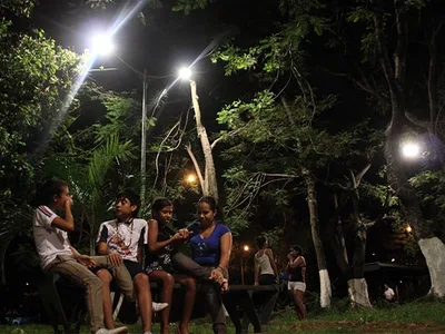 La Comuna 11 tendrá 22 parques con nueva iluminación y 10 cuadrantes