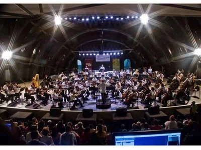 Teatro Los Cristales brilló con moderna iluminación durante el concierto de la Filarmónica de Bogotá