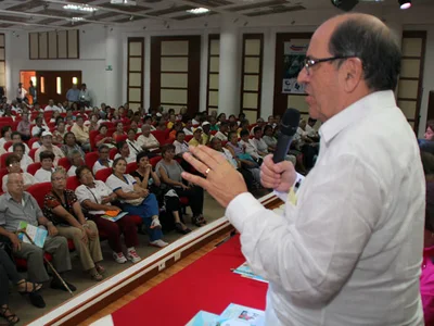 Programas de recreación para adultos mayores reciben apoyo de la Administración