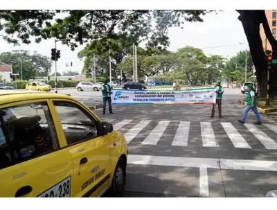 En  semáforos, el Dagma aconseja a los caleños cómo disminuir la contaminación por gases