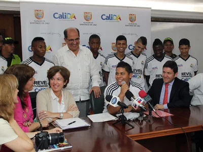 El Alcalde firmó convenio con la Fundación Real Madrid: Cali será un semillero de talentos del fútbol