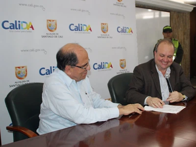 La Alcaldía firmó convenio con la Súper de Notariado para titular predios en la ciudad