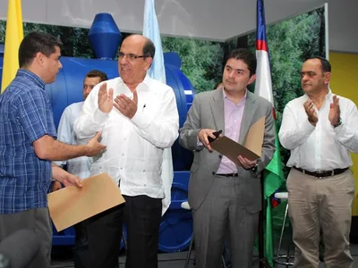 “Cali creció en materia de obras de vivienda en el último año": ministro Luis Felipe Henao