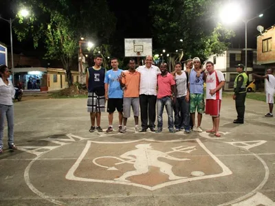 Las comunas 4 y 10 se transformaron por el cambio de iluminación en sus parques