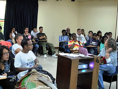 Jóvenes afrodescendientes podrán acceder a becas para educación superior