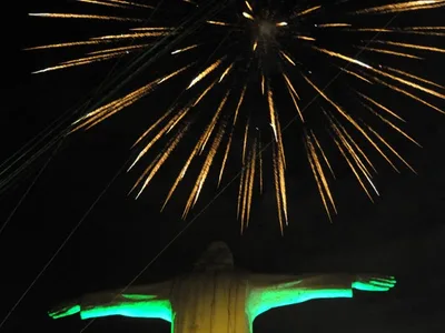 Con juegos pirotécnicos, Cali empezó la celebración de la Independencia