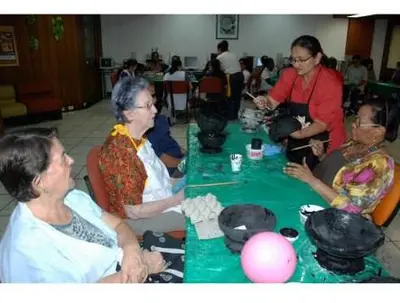 La Secretaría de Cultura de Cali ofrece un taller de manualidades para población con discapacidad