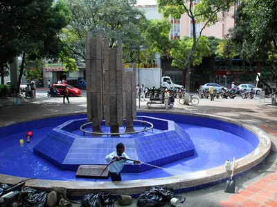 Arrancó el mantenimiento a fuentes ornamentales de la ciudad