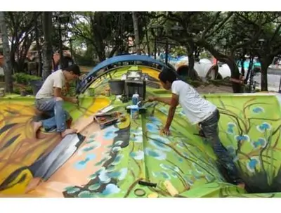 El color se toma la Loma de la Cruz