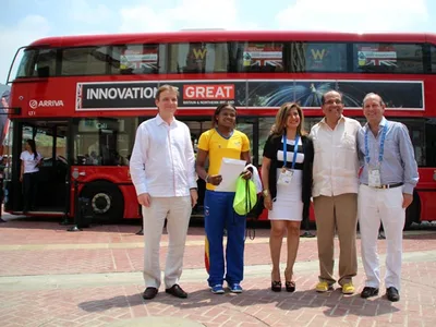 El emblemático bus rojo de Londres rueda por Cali, a pocas horas de los World Games