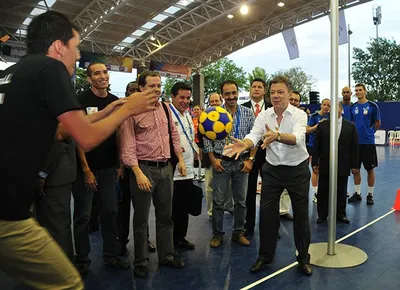 El presidente Santos se emocionó en el Coliseo Mundialista, donde se vive la pasión por el korfball