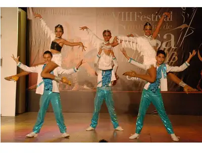En el VIII Festival mundial de salsa los niños disfrutan ser niños