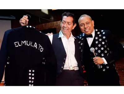 En su homenaje en el Festival mundial de salsa,  ‘EL MULATO’ lloró