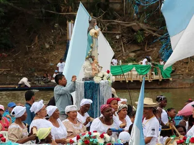 La Playa Renaciente relanzó su tradicional balsada en conmemoración a la Virgen de la Asunción
