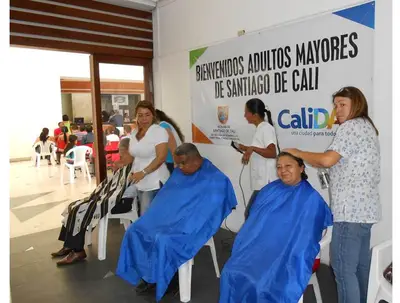 Continúan jornadas de belleza para adultos mayores
