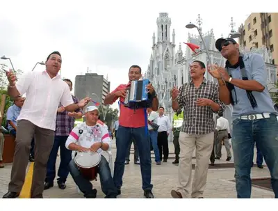 A ritmo de acordeón se clausura Festival Vallenato