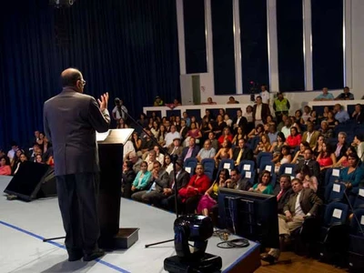 Alcalde Rodrigo Guerrero Velasco reconoció la importante labor que cumplen los medios en la sociedad moderna