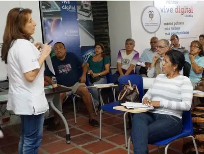 Adultos mayores de la Comuna 15 socializaron proyecto de capacitación