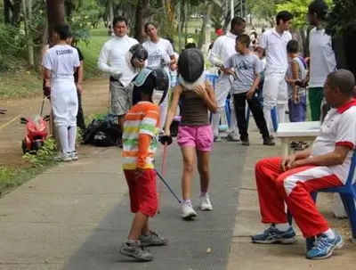 La Esgrima se tomó la ciclovida de la Comuna 2 con  L´Escrime Club Deportivo