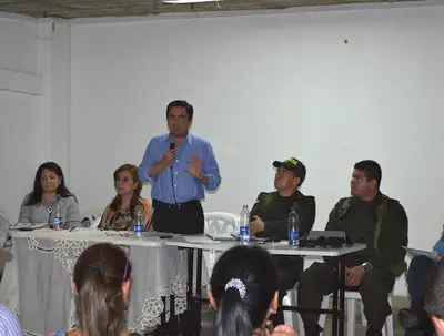 Secretario de Gobierno atendió inquietudes de seguridad y convivencia de la comuna 17