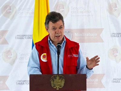 Presidente Santos firmó este viernes en Cali inversión para el MÍO y entregó equipos a la Policía