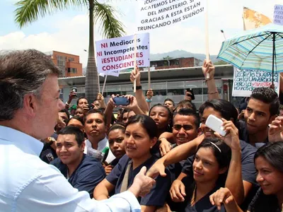 Presidente Santos atendió a estudiantes de la U. San Martín