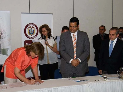 Ministra firmó Pacto por la Calidad de la Educación Superior en Cali