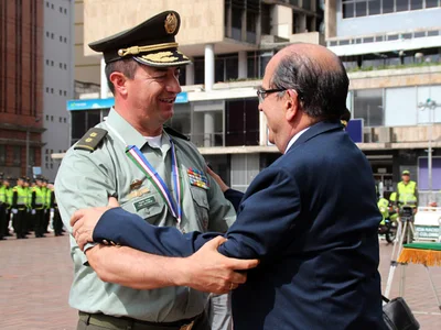 Cali reconoce trabajo del comandante saliente de la Policía Metropolitana