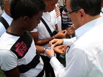 Alcalde confirma recursos para que Real Madrid entrene a niños caleños de barrios populares