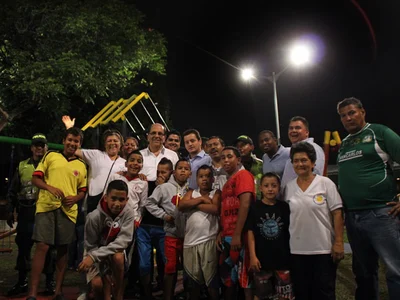 Comuna 7 vuelve a apropiarse de sus parques y zonas verdes con programa de cambio de iluminación de la Alcaldía