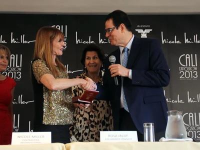Gobierno de Cali entregó las llaves de la ciudad a la diseñadora Nicolle Miller