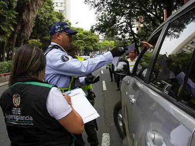 Realizan operativos a vehículos blindados en Cali, para comprobar registro
