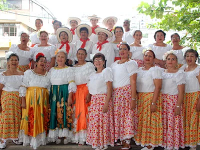 Celebración de los ‘Años Dorados’ mostró a caleños talento y alegría en el teatro Los Cristales