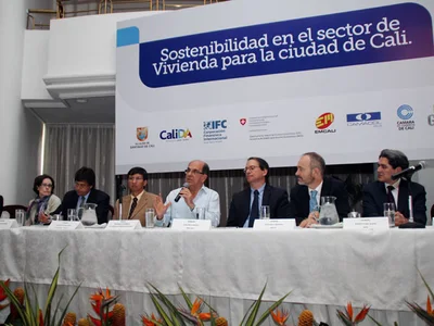 Cali firma convenio con entidades internacionales para promover ahorro de energia y agua en nuevos edificios