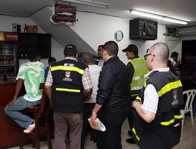 Unos 600 adultos y 200 menores, infractores de normas de convivencia, conducidos este puente festivo a centro de retención transitorio