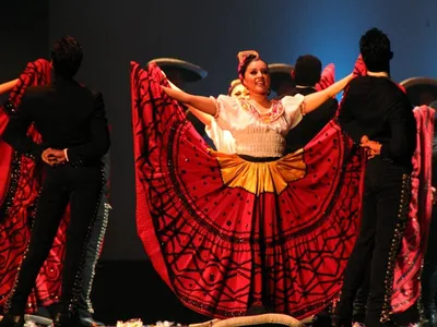 Colorido, música y espectacular coreografía mexicana inauguró la 1ª Bienal Internacional de Danza de Cali