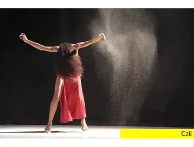Viernes de danza moderna, contemporánea y salsa, en el quinto día de la 1ª Bienal de Danza