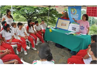 300 menores asistieron a taller de elaboración de comics, en el programa ‘Biblioteca al parque’, en Cali