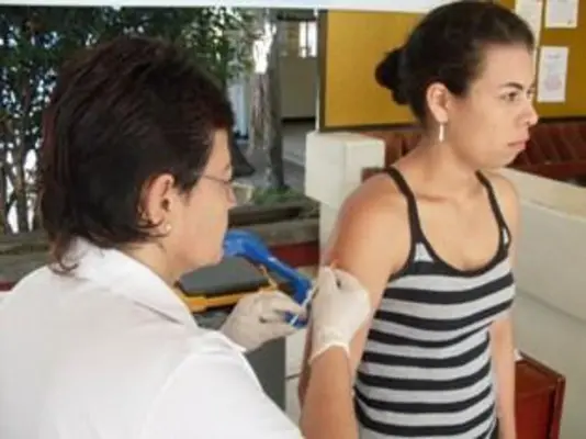 CARNÉ Y VACUNA CONTRA LA FIEBRE AMARILLA, NO DEBE SER COBRADA
