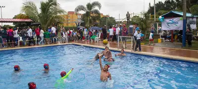 Cali, potencia la natación con el programa Deporvida