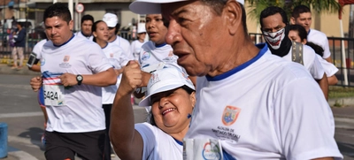 Adultos mayores y niños disfrutaron de la carrera 5K Aguablanca