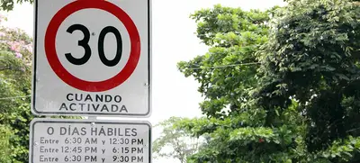 Esta son las nuevas señales de tránsito ubicadas en zonas escolares de Cali