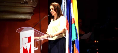 Con gran gala se celebraron los 50 años del Grupo de Danzas Carmen López, de Univalle.