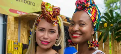 El turbante Afro en el Petronio Álvarez: herencia y cuestión de alma, raza y cabello