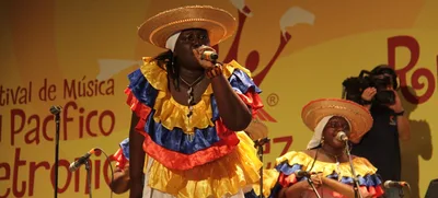 Al son de la marimba y la chirimía